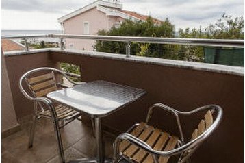 Montenegro Privát Bar, Esterno